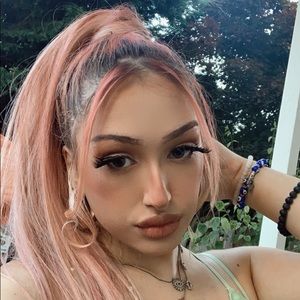 Meet your Posher, Kualani